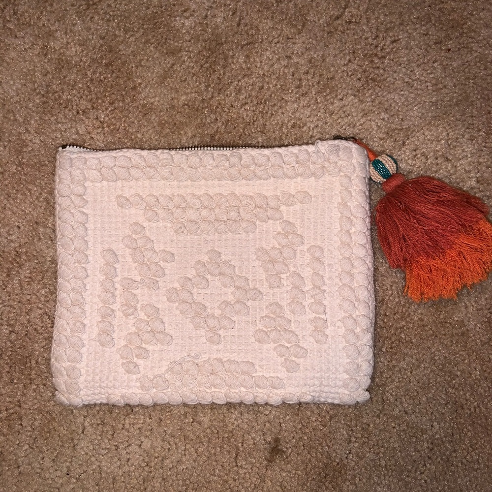 UNIVERSAL THREAD POUCH